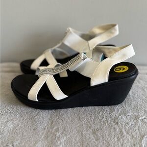 Skechers Rumble On White stretch wedge‎ Sandals NEW 9